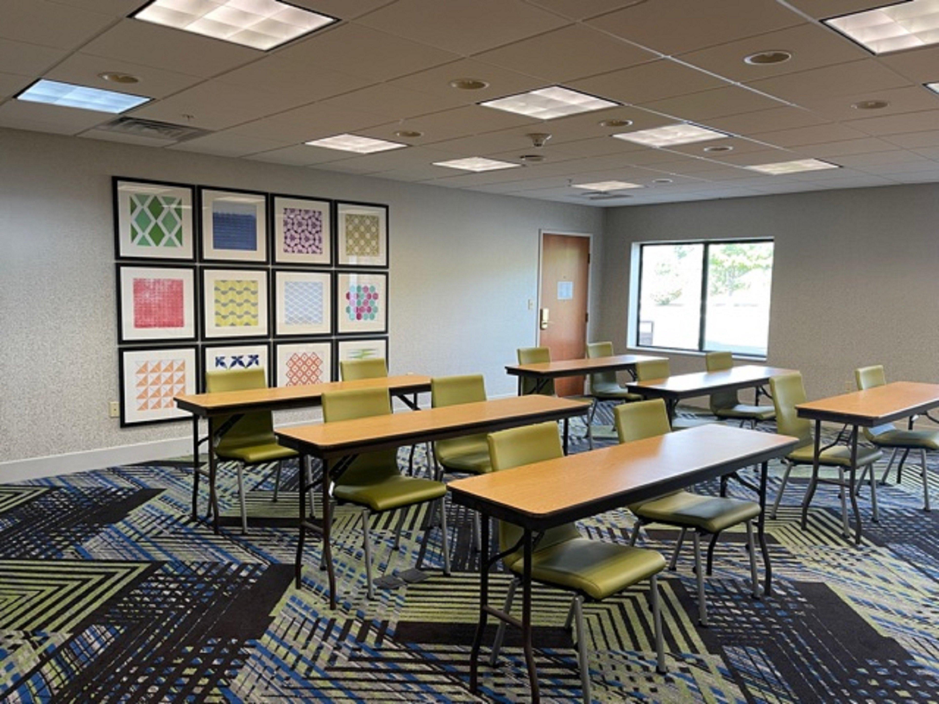Holiday Inn Express Hotel & Suites Lewisburg By Ihg Bagian luar foto